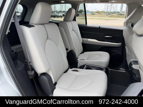 Used 2024 Toyota Grand Highlander AWD image 32