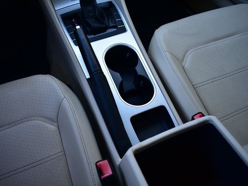 Used 2013 Volkswagen Passat TDI SE image 32