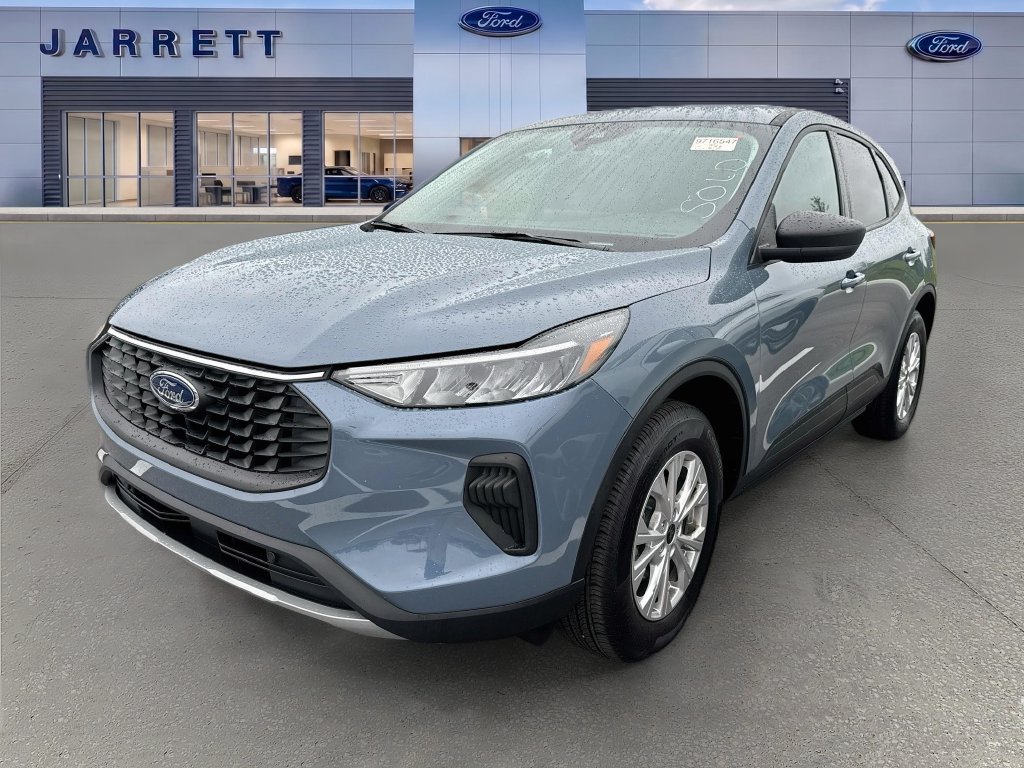 Used 2025 Ford Escape Active w/ Active Premium Tech Pack AWD/4WD image 2