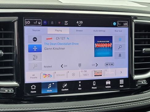 New 2026 Chrysler Pacifica Limited w/ Uconnect Theater Family Group image 19