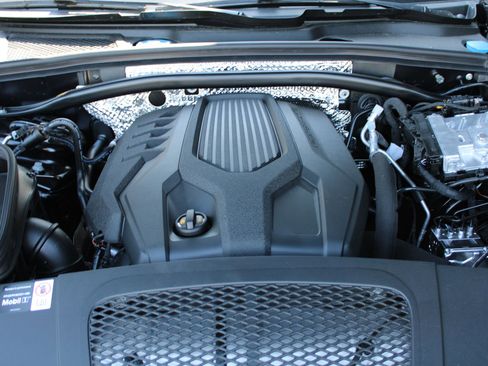 New 2025 Porsche Macan image 27