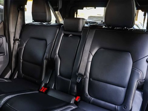 New 2025 Ford Bronco Outer Banks w/ Sasquatch Package image 19