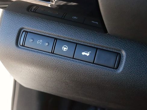 Used 2025 Nissan Pathfinder SV AWD/4WD image 27