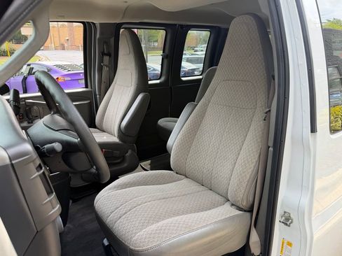 Used 2025 Chevrolet Express 3500 LT w/ LT Preferred Equipment Group image 27