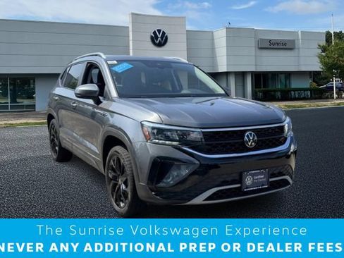 Used 2023 Volkswagen Taos SE w/ Panoramic Sunroof Package AWD/4WD image 1