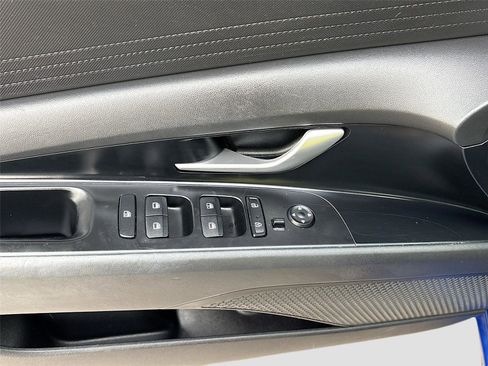 Used 2021 Hyundai Elantra SE image 18