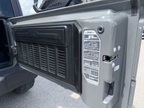 Used 2020 Jeep Wrangler Sport AWD/4WD image 35