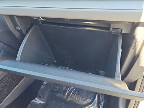 Used 2024 Volkswagen Taos SE image 20