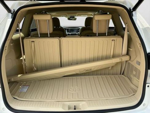 Certified 2019 Toyota Highlander Limited AWD/4WD image 18