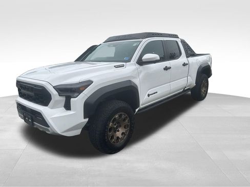 Used 2025 Toyota Tacoma 4x4 Double Cab Hybrid w/ Tow Tech Package image 2