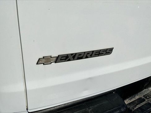 Used 2019 Chevrolet Express 3500 LT w/ LT Preferred Equipment Group image 8