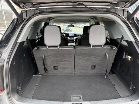 Used 2021 Ford Explorer XLT w/ Equipment Group 202A image 11