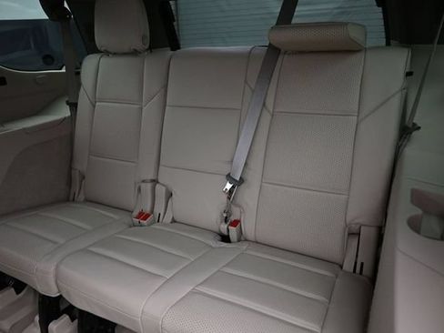 Certified 2025 Cadillac Escalade Premium Luxury Platinum AWD/4WD image 17