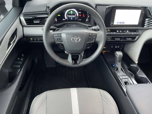 Used 2026 Toyota Camry SE FWD image 11
