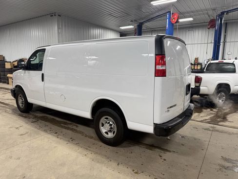 Used 2019 Chevrolet Express 3500 w/ Driver Convenience Package image 6