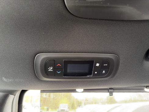 New 2026 Chrysler Pacifica Select AWD/4WD image 26
