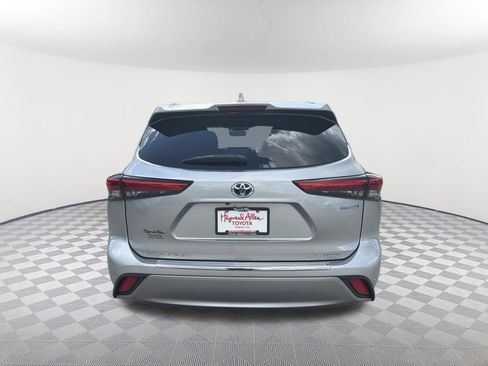 Used 2023 Toyota Highlander Platinum AWD/4WD image 16