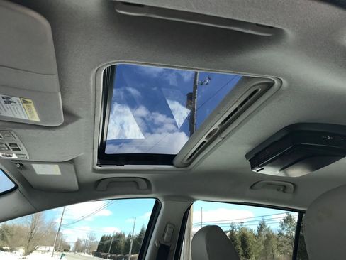 Used 2015 MAZDA MAZDA5 Grand Touring image 26