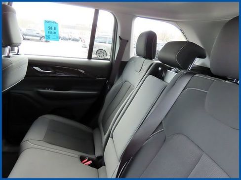 Certified 2023 Jeep Grand Cherokee Laredo w/ Trailer Tow Prep Group (B) image 10