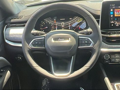 New 2025 Jeep Compass Latitude image 20