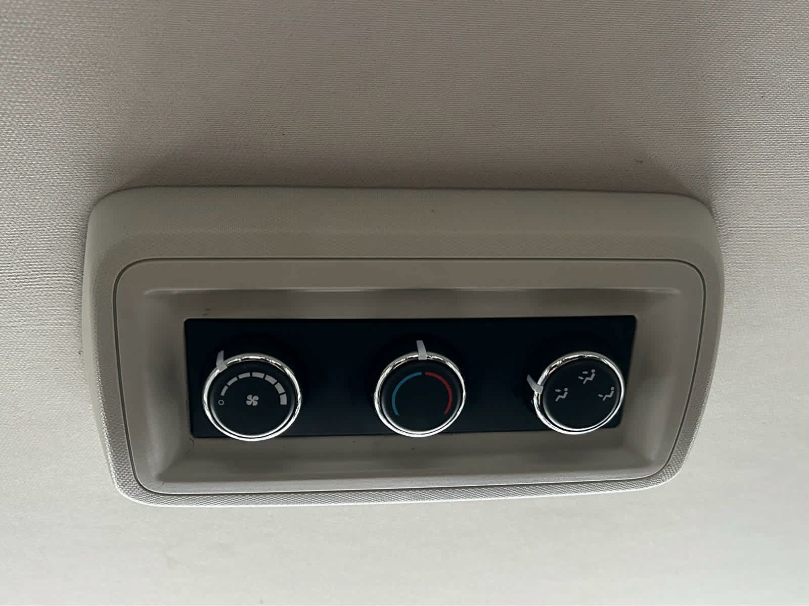 Used 2014 Dodge Grand Caravan SXT w/ UConnect Hands-Free Group FWD image 11