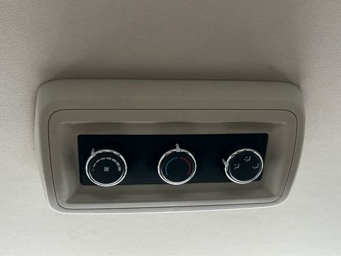 Used 2014 Dodge Grand Caravan SXT w/ UConnect Hands-Free Group image 11