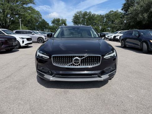 Certified 2025 Volvo V90 B6 Cross Country Plus AWD/4WD image 8