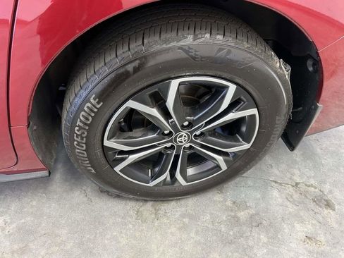 Used 2025 Toyota Sienna Platinum AWD/4WD image 9