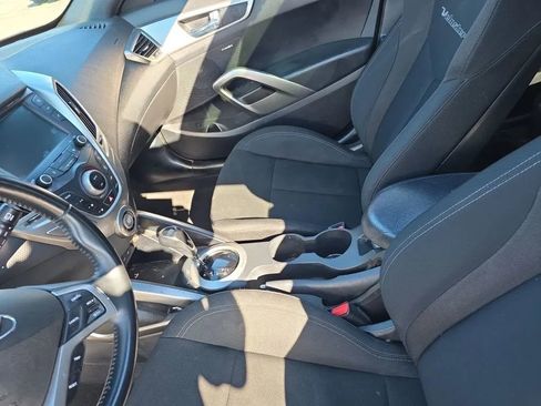 Used 2017 Hyundai Veloster Value Edition FWD image 23