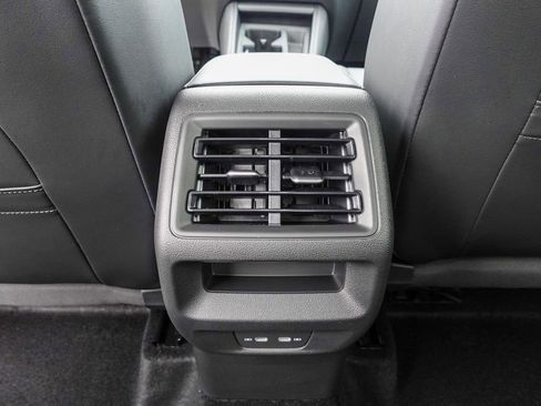 New 2026 Volkswagen Tiguan SE image 24