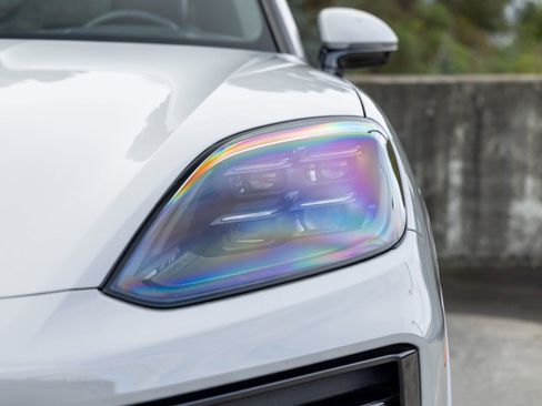 Certified 2025 Porsche Cayenne GTS image 17