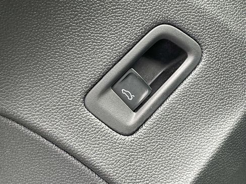 Certified 2024 Volkswagen Atlas SE image 19