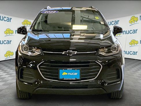 Used 2022 Chevrolet Trax LT w/ Midnight Edition AWD/4WD image 2