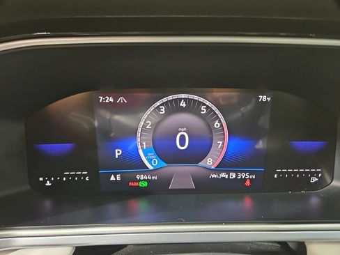 Used 2025 Volkswagen Taos SE w/ Panoramic Sunroof Package AWD/4WD image 18