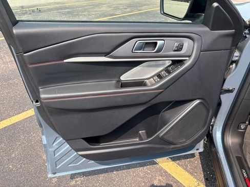 Used 2025 Ford Explorer ST AWD/4WD image 21