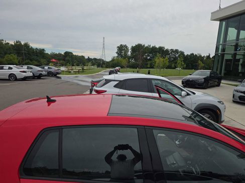 Used 2019 Volkswagen GTI SE FWD image 27