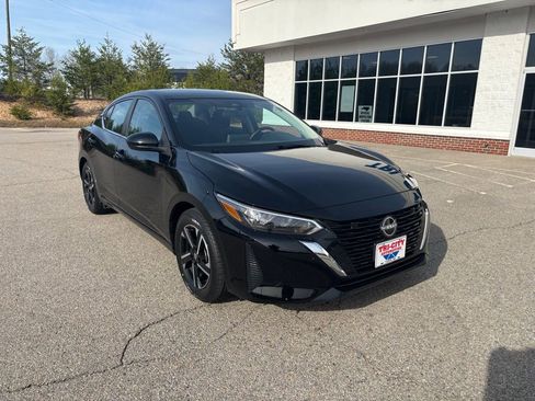 Used 2025 Nissan Sentra SV image 1