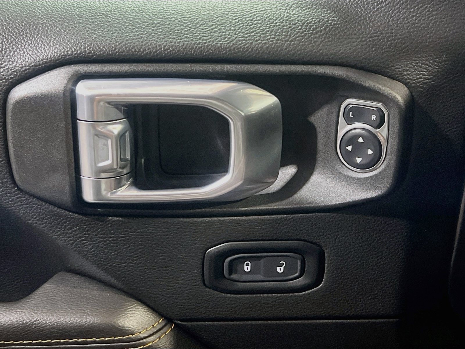 Used 2021 Jeep Wrangler Unlimited Sahara AWD/4WD image 14