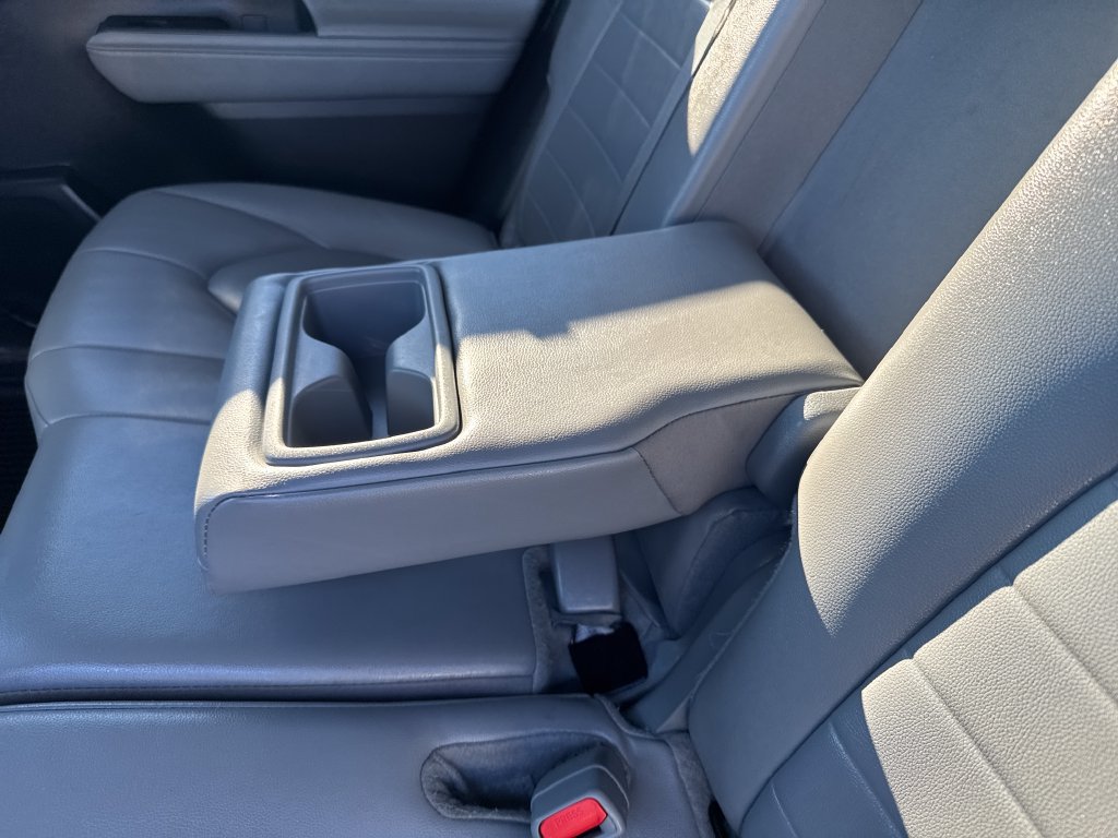 Used 2024 Toyota Highlander XLE AWD/4WD image 38