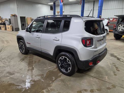 Used 2016 Jeep Renegade Trailhawk AWD/4WD image 4