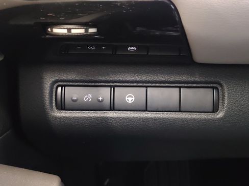 Used 2024 Nissan Pathfinder SV FWD image 27