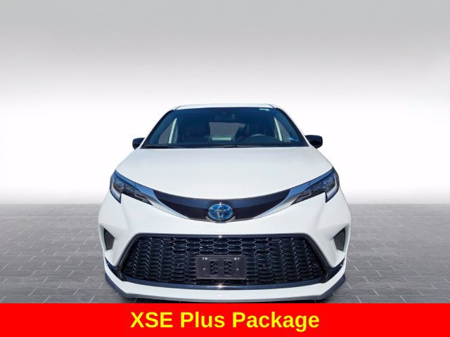Used 2024 Toyota Sienna XSE w/ XSE Plus Package AWD/4WD image 2