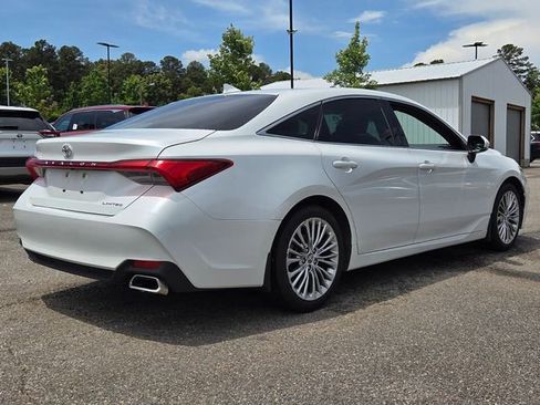Used 2019 Toyota Avalon Limited FWD image 5