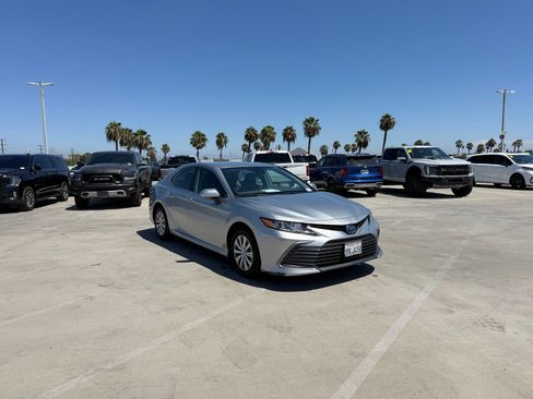 Used 2022 Toyota Camry LE FWD image 4