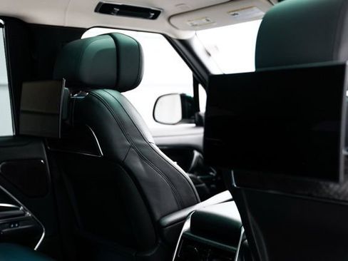 Used 2023 Land Rover Range Rover Autobiography image 32