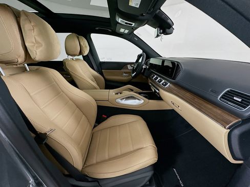 New 2026 Mercedes-Benz GLS 450 4MATIC image 32