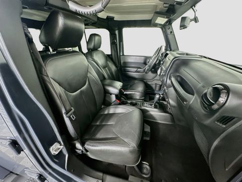 Used 2017 Jeep Wrangler Unlimited Sahara AWD/4WD image 28