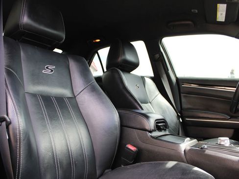 Used 2018 Chrysler 300 S image 11