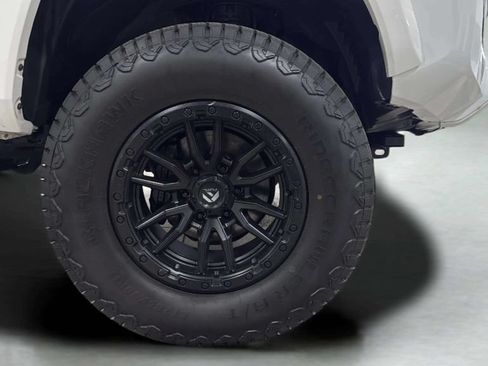 Used 2019 Toyota Tacoma SR5 AWD/4WD image 40