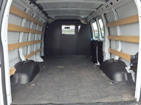 Used 2024 Chevrolet Express 2500 2500 w/ Driver Convenience Package image 10